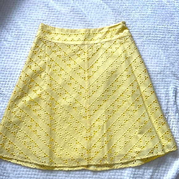 Ann Taylor eyelet skirt size 4 - Picture 4 of 7
